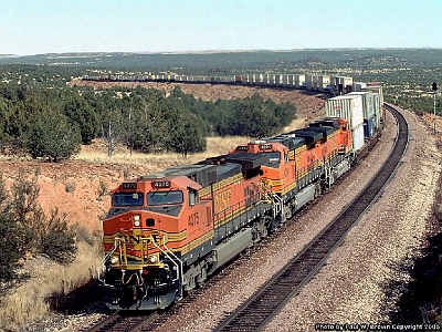 BNSF 4375 at Crookton Cutoff, AZ in March 2002.jpg